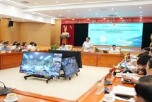 《2018-2025年阶段和远期展望到2030年越南智慧城市可持续发展方案》总结会议场面。