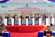 友谊口岸—芝陵高速公路正式通车运营。