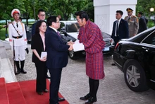 政府总理范明正欢迎不丹国王吉格梅·凯萨尔·纳姆耶尔·旺楚克对越南进行国事访问。