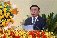 越共中央政治局委员、书记处常务书记陈锦秀在会上发表讲话。（图片来源：越通社）