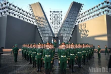 8月8日上午，曾代表越南人民军参加在俄罗斯莫斯科举行的红场阅兵仪式的第一军官学校68名军人在国家美亭体育场进行了彩排。