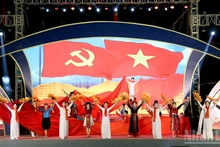 在活动上演唱的歌颂祖国家乡文艺节目。
