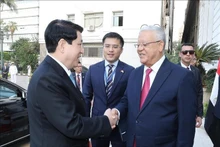梁强主席（左）与哈纳菲·贾巴利议长。（图片来源：越通社）