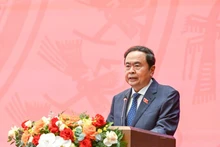 越共中央政治局委员、国会主席陈青敏出席论坛并指导讲话。