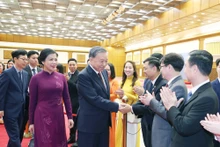 越共中央总书记苏林和夫人的送行仪式在韩国首尔城南军用机场举行。
