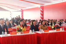 越南政府副总理范氏清茶与各位代表出席桂武 II 工业园区项目（二期）开工仪式。