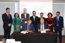 Camco Technologies和Deep C公司代表签署投资合作协议。(图片来源:越通社)