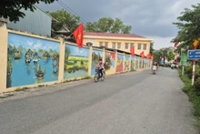 桥富乡一条条明亮、绿色、清洁、美丽的壁画道路。