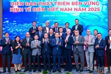 与会代表合影留念。