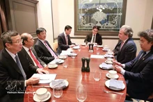 越共中央政治局委员、中央科技、创新与数字化转型指导委员会副主任、河内市委书记阮维玉会见Rosen Partners集团执行经理丹尼尔·罗森。