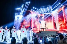 这是由越南《人民报》与河内市人民委员会联合举办的大型文化艺术活动。