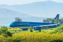 附图：越南航空将暂停所有往返莲姜机场的航班，并相应调整运营计划，以保障旅客出行需求和区域航空联通。