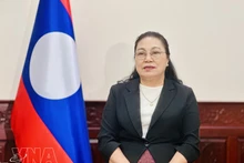 老挝人民民主共和国驻越南特命全权大使坎葆·恩塔万接受越南通讯社记者的采访。