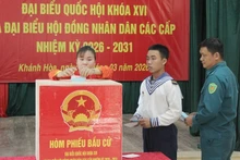 长沙选民提前投票。