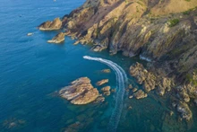 归仁风峡清澈见底的海水。