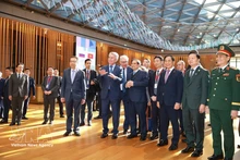 越南政府总理范明正访问诺瓦泰克公司。