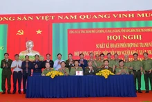 南部地区7个省市公安机关代表在会议上签署合作协议。