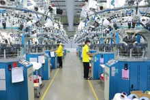 位于兴安省浦诺纺织工业区的棒杰针织（越南）有限公司的现代化生产线。