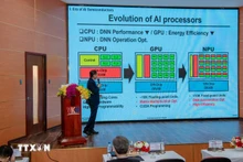 韩国专家在会上发表演讲。