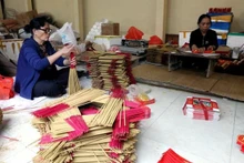 兴安省山南坊高居民区守护传统制香业。