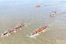 同奈河上精彩刺激的赛艇比赛【组图】