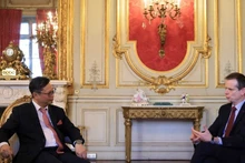 郑德海大使和罗讷河口省省长雅克·维特科夫斯基。