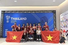 邓氏玲凤为越南举重队再添一枚金牌。