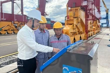 朱莱港船只靠泊监测系统安装并投入使用。