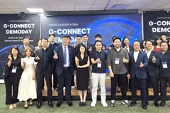 越韩企业家与投资者协会领导与出席活动的越南创业公司代表合影。（图片由VKBIA提供）