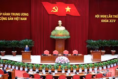 越共中央总书记、国家主席苏林在会议闭幕式上发表讲话。（图片来源：登科 摄）