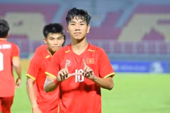 朱玉阮力庆祝越南U17队打入第二球。（图片：越南足联）