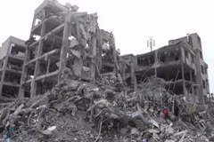 3月12日，伊朗德黑兰遭到空袭，该建筑被摧毁。（图片来源：新华社/越通社 发）