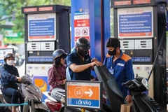 自3月19日23时起，RON95-III汽油每升价格突破3万越南盾大关