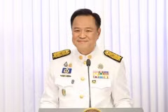 泰国总理阿努廷·参威拉军在曼谷发表讲话。图片来源：新华社/越通社 发