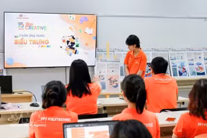 学生们使用数字技术软件进行课堂练习。（图片来源：越通社）