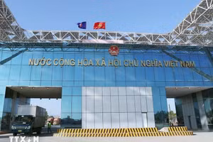 芒街（越南）-东兴（中国）口岸群的北仑II桥口岸。（图片来源：越通社）