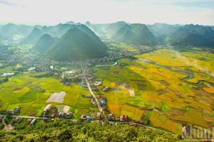 北山的夕阳余晖。