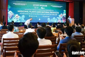 第二届药用植物与天然化合物国际研讨会在嘉莱省举行。（图片来源：年轻人报）