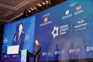 越共中央委员、政府副总理阮文胜出席论坛。