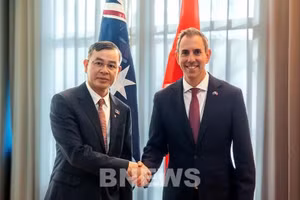 越南财政部长吴文俊于8月11日下午在悉尼会见了澳大利亚国库部长吉姆·查尔默斯。（图片来源：越通社）
