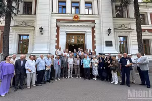 俄罗斯越战老兵在第53次见面会上合影留念。