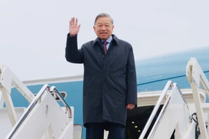 苏林总书记抵达美国出席加沙和平委员会开幕会议。