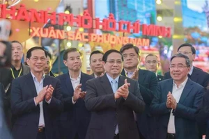 范明正总理视察2026年首届春季博览会开幕式彩排。