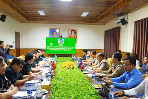 双方举行会谈。