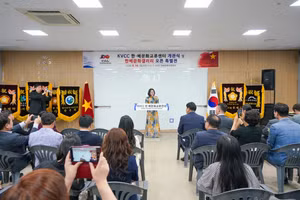 越南驻釜山总领事段芳兰在活动上发表讲话。