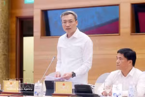 公安部发言人阮国瓒少将在政府例行记者会上回答记者提问。