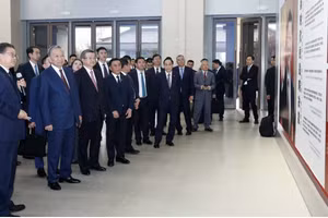 越共中央总书记、国家主席苏林参观考察河北省雄安新区启动区。