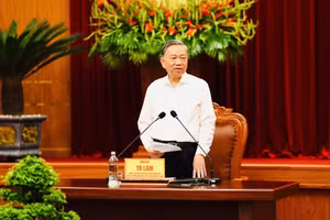 越共中央总书记、国家主席苏林在会议上发表讲话。