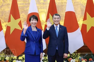 越南政府总理黎明兴与日本首相高市早苗。（图片来源：越通社）