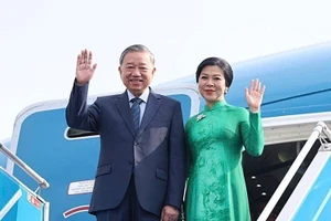 越共中央总书记苏林和夫人启程对大韩民国进行国事访问。
